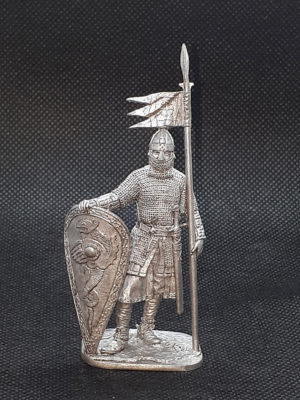 Norman Knight Exquisitely detailed collectible figure made of metal (tin alloy).