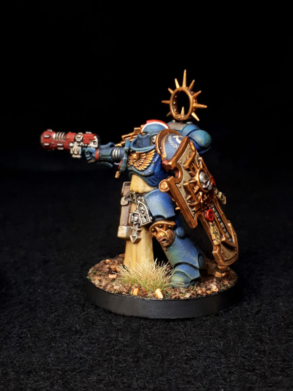 28mm Warhammer 40k Primaris Ultramarines Lieutenant