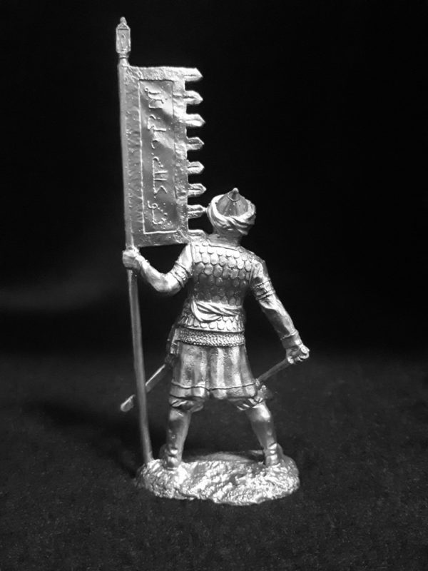 60mm Saracen Standard Bearer 12th C